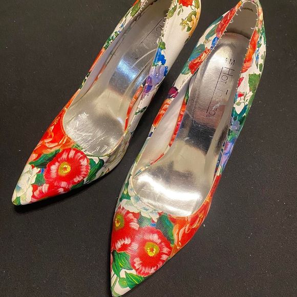 hot tomato flower pumps size - Picture 1 of 4
